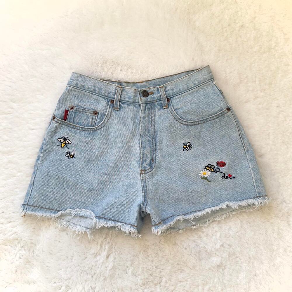 LEI Denim Shorts Size 9 Light Wash Embroidered Floral Ladybug Bumble Bee